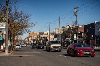 Davisville Village 'daki Mount Pleasant Yolu manzarası. Toronto, Kanada - 04 Aralık 2024.