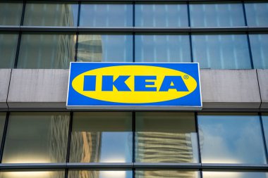 IKEA logo işareti. IKEA çok uluslu bir şirket. Toronto, Kanada - 15 Aralık 2024.