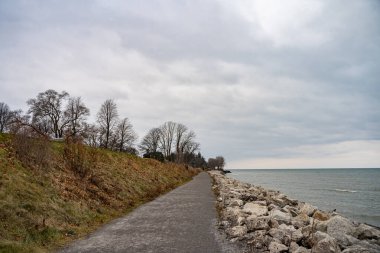 Göl kıyısındaki Niagara manzarası.