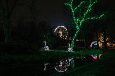 Niagara Şelaleleri 'nde Kış Işık Festivali. Kış Işıklar Festivali Kanada 'nın en büyük ışık festivali..