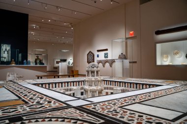 Aga Khan Müzesi 'nin iç manzarası. Aga Khan Müzesi bir İslam sanatı müzesidir. Toronto, Kanada - 7 Ocak 2025.