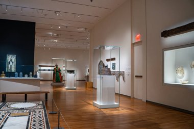 Aga Khan Müzesi 'nin iç manzarası. Aga Khan Müzesi bir İslam sanatı müzesidir. Toronto, Kanada - 7 Ocak 2025.