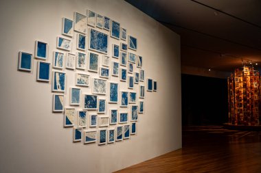 Aga Khan Müzesi 'nin iç manzarası. Aga Khan Müzesi bir İslam sanatı müzesidir. Toronto, Kanada - 7 Ocak 2025.