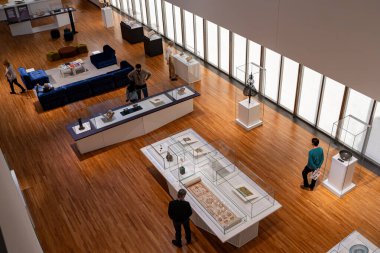 Aga Khan Müzesi 'nin iç manzarası. Aga Khan Müzesi bir İslam sanatı müzesidir. Toronto, Kanada - 7 Ocak 2025.