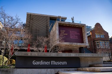Royal Ontario Müzesi 'ndeki hediyelik eşya dükkanının manzarası. Toronto, Kanada - 2 Ocak 2025.