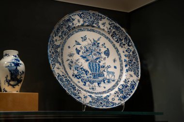 Royal Ontario Müzesi 'ndeki hediyelik eşya dükkanının manzarası. Toronto, Kanada - 2 Ocak 2025.