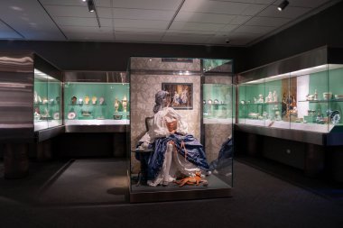 Toronto 'daki Gardiner Müzesi' nin iç manzarası. Gardiner Müzesi bir seramik müzesidir. Toronto, Kanada - 2 Ocak 2025.