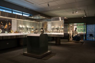 Toronto 'daki Gardiner Müzesi' nin iç manzarası. Gardiner Müzesi bir seramik müzesidir. Toronto, Kanada - 2 Ocak 2025.