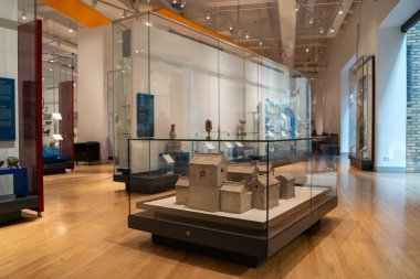 Toronto 'daki Royal Ontario Müzesi' nin (ROM) iç manzarası. Kraliyet Ontario Müzesi bir sanat, dünya kültürü ve doğa tarihi müzesidir. Toronto, Kanada - 2 Ocak 2025.