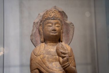 Kraliyet Ontario Müzesi 'nde heykel olacak olan Bodhisattva (Buda). Toronto, Kanada - 2 Ocak 2025.