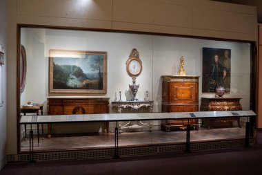 Toronto 'daki Royal Ontario Müzesi' nin (ROM) iç manzarası. Kraliyet Ontario Müzesi bir sanat, dünya kültürü ve doğa tarihi müzesidir. Toronto, Kanada - 2 Ocak 2025.