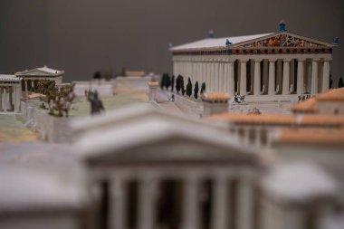 Kraliyet Ontario Müzesi 'ndeki Atina ve Parthenon antik kentinin modeli. Toronto, Kanada - 2 Ocak 2025.