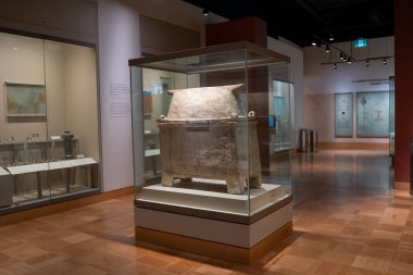 Toronto 'daki Royal Ontario Müzesi' nin (ROM) iç manzarası. Kraliyet Ontario Müzesi bir sanat, dünya kültürü ve doğa tarihi müzesidir. Toronto, Kanada - 2 Ocak 2025.