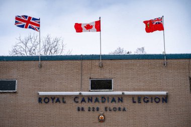Elora, Ontario 'daki Kanada Kraliyet Lejyonu binasının kış manzarası. Elora, Kanada - 2 Ocak 2025.
