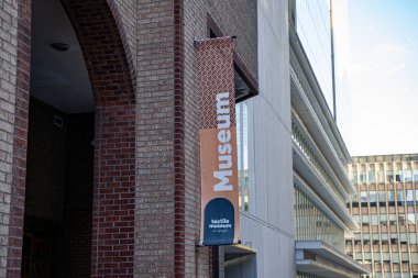 Toronto 'daki Kanada Tekstil Müzesi' nin dış görünüşü. Toronto, Kanada - 15 Ocak 2025.