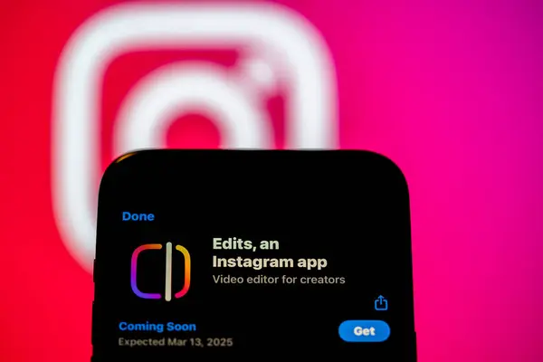Düzenleme, bir Instagram uygulaması, bir telefon ekranında görüntülenir. New York, ABD - 19 Ocak 2025.