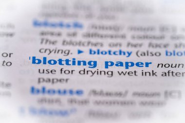 Sözlükteki kağıt harfleri silmek. Seçici odak, kapat.