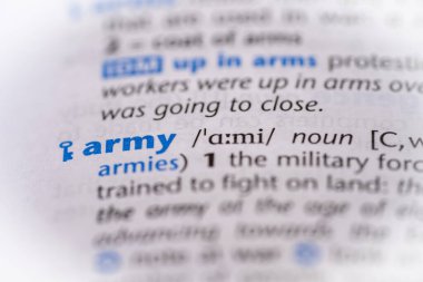 Sözlükte ordu kelimesi var. Seçici odak, kapat.