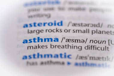 Sözlükte astım kelimesi. Seçici odak, kapat.