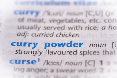 Sözlükte köri tozu var. Seçici odak, kapat.