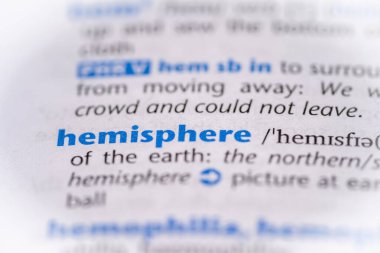 Sözlükte yarımküre kelimesi. Seçici odak, kapat.