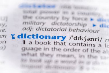 Sözlükte sözlük kelimesi. Seçici odak, kapat.