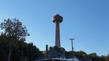 Niagara Şelalesi 'ndeki ikonik Skylon Kulesi' nin görüntüsü.