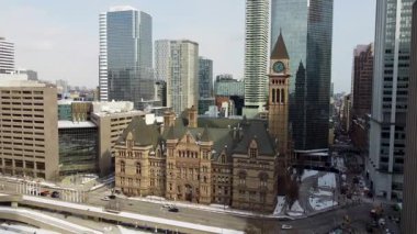 Toronto 4K 'daki Old City Hall' un hava görüntüsü.