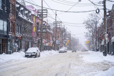 Toronto şehir merkezinin kış fırtınası manzarası. Karla kaplı şehir manzarası. Toronto, Kanada - 16 Şubat 2025.