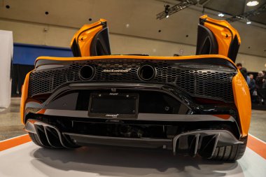 2025 Kanada Uluslararası Otomobil Fuarı 'nda McLaren Artura Spider otomobili. Toronto, Kanada - 14 Şubat 2025.