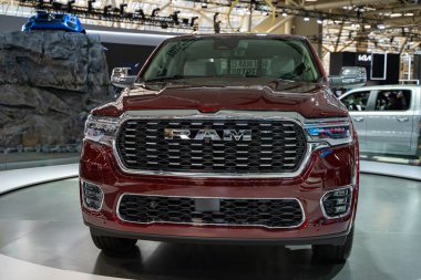 2025 Kanada Uluslararası Otomobil Fuarı 'nda 1500 Tungsten 4x4 otomobil. Toronto, Kanada - 14 Şubat 2025.
