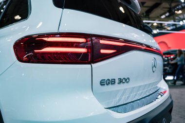 Mercedes Benz EQB 300 4MATIC SUV otomobil 2025 Kanada Uluslararası Otomobil Fuarı 'nda. Toronto, Kanada - 14 Şubat 2025.