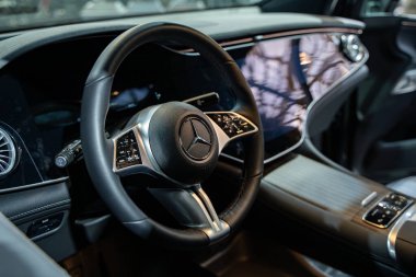 Mercedes Benz EQE 500 4MATIC SUV otomobil 2025 Kanada Uluslararası Otomobil Fuarı 'nda. Toronto, Kanada - 14 Şubat 2025.