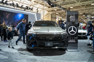 Mercedes Benz Maybach EQS 680 4Matic SUV otomobil 2025 Kanada Uluslararası Otomobil Fuarı 'nda. Toronto, Kanada - 14 Şubat 2025.