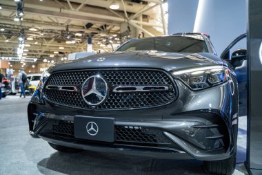 Mercedes Benz 2025 Kanada Uluslararası Otomobil Fuarı 'nda GLC 350e 4Matic SUV otomobil. Toronto, Kanada - 14 Şubat 2025.