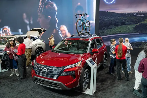 2025 Kanada Uluslararası Otomobil Fuarı 'nda Nissan Rogue otomobili. Toronto, Kanada - 14 Şubat 2025.