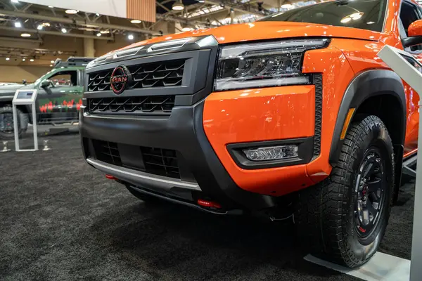 2025 Kanada Uluslararası Otomobil Fuarı 'nda Nissan Sınır PRO-4X otomobili. Toronto, Kanada - 14 Şubat 2025.