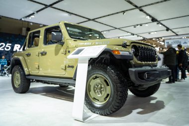 2025 Kanada Uluslararası Otomobil Fuarı 'nda 2025 JEEP Wrangler 4XE Willys otomobili. Toronto, Kanada - 14 Şubat 2025.