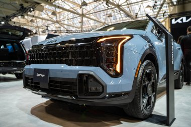 2025 Kanada Uluslararası Otomobil Fuarı 'nda Kia Carnival HEV otomobili. Toronto, Kanada - 14 Şubat 2025.