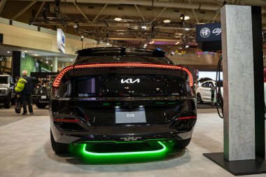 Kia EV6 otomobili 2025 Kanada Uluslararası Otomobil Fuarı 'nda. Toronto, Kanada - 14 Şubat 2025.