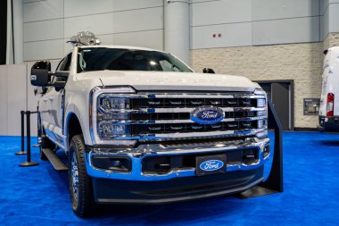 2025 Ford Super Duty F-350 Lariat otomobili Kanada Uluslararası Otomobil Fuarı 'nda bulunmaktadır. Toronto, Kanada - 18 Şubat 2025.