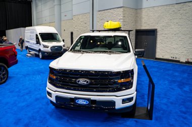 2024 Ford F-150 XLT otomobil 2025 Kanada Uluslararası Otomobil Fuarı 'nda. Toronto, Kanada - 18 Şubat 2025.