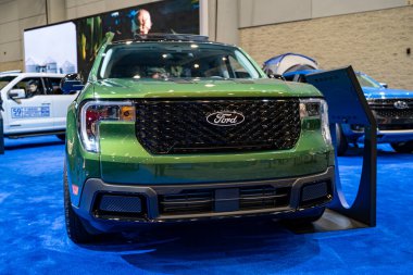 2025 Kanada Uluslararası Otomobil Fuarı 'nda Ford Maverick Lariat Gas otomobili. Toronto, Kanada - 19 Şubat 2025.