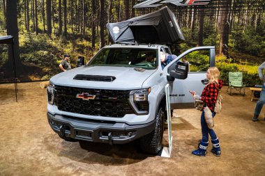 2025 Kanada Uluslararası Otomobil Fuarı 'nda 2025 Chevrolet Silverado HD ZR2 Bison otomobili. Toronto, Kanada - 19 Şubat 2025.