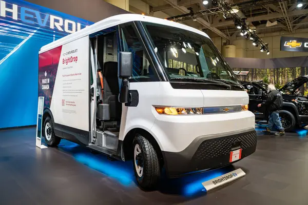 2025 Kanada Uluslararası Otomobil Fuarı 'nda Chevrolet Brightdrop 400 AWD otomobil. Toronto, Kanada - 19 Şubat 2025.