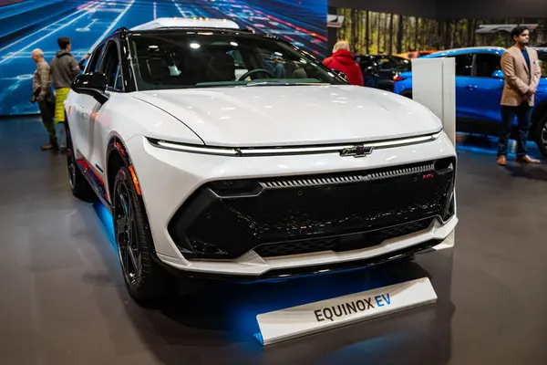 2025 Kanada Uluslararası Otomobil Fuarı 'nda Chevrolet Equinox EV RS otomobili. Toronto, Kanada - 19 Şubat 2025.