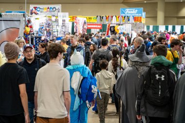 Toronto Comicon 'daki ziyaretçi kalabalığı. Toronto, Kanada - 14 Mart 2025.