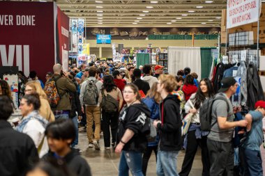 Toronto Comicon 'daki ziyaretçi kalabalığı. Toronto, Kanada - 14 Mart 2025.