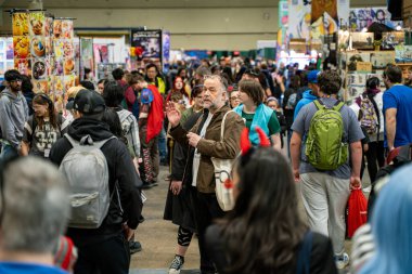 Toronto Comicon 'daki ziyaretçi kalabalığı. Toronto, Kanada - 14 Mart 2025.