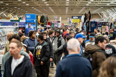 Toronto Comicon 'daki ziyaretçi kalabalığı. Toronto, Kanada - 14 Mart 2025.